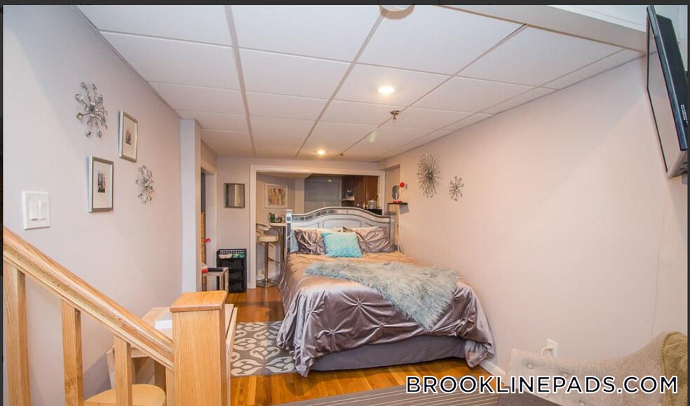 Building Photo - 1029 Beacon St