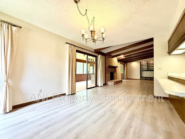 Building Photo - 733 Westchester Dr