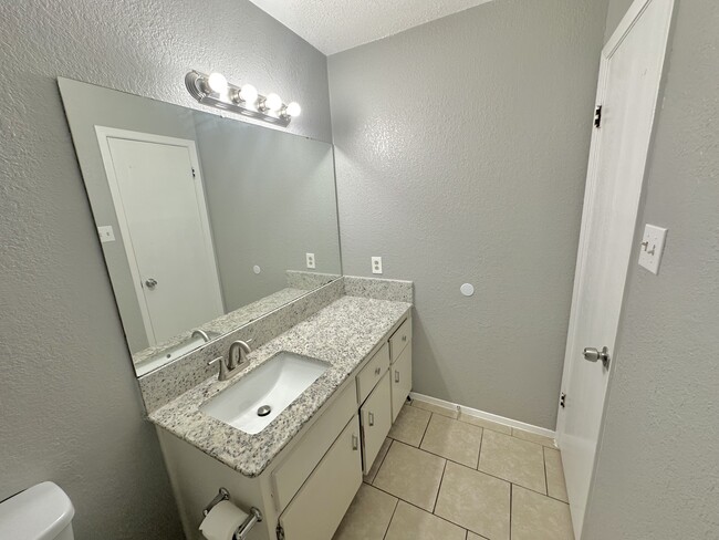 Building Photo - Hinkle Multi Home