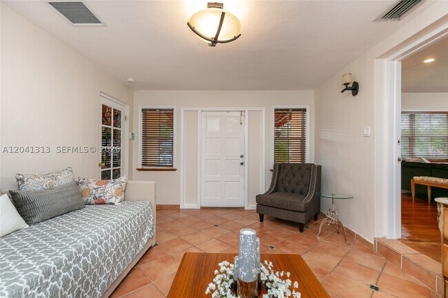 Building Photo - 5760 SW 51st St