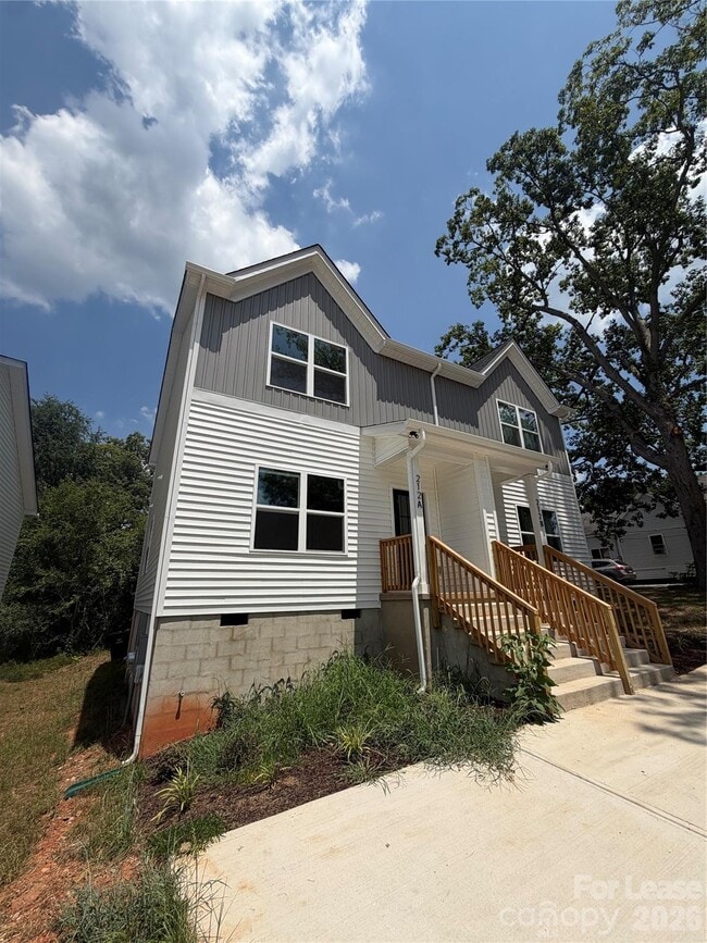 Building Photo - 212 N Yadkin Ave