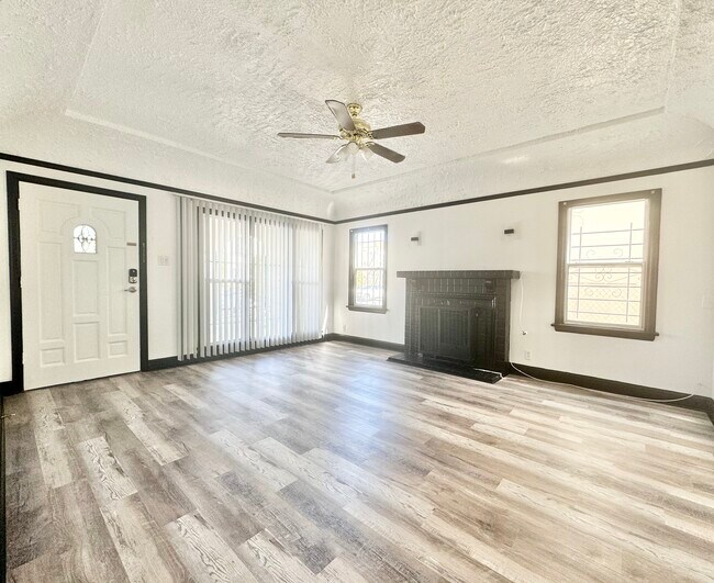 Building Photo - 1329 2nd Ave