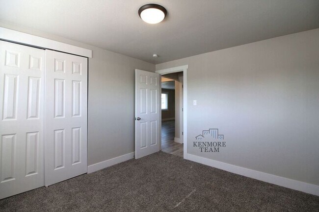 Building Photo - 419 S Irby St