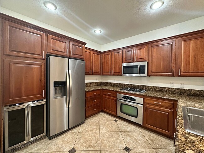 Building Photo - Summerlin Townhome