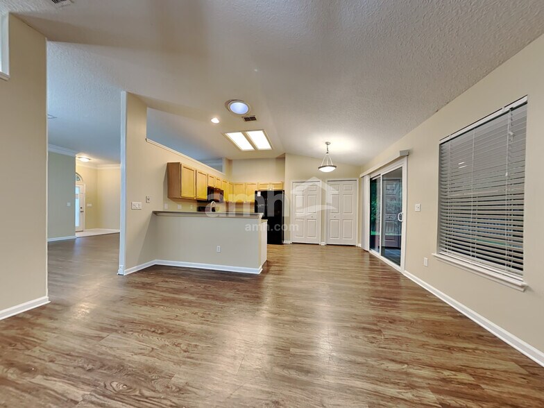 Building Photo - 2120 Pebble Creek Ln