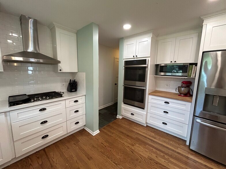 Kitchen - 1001 Eddy Ct
