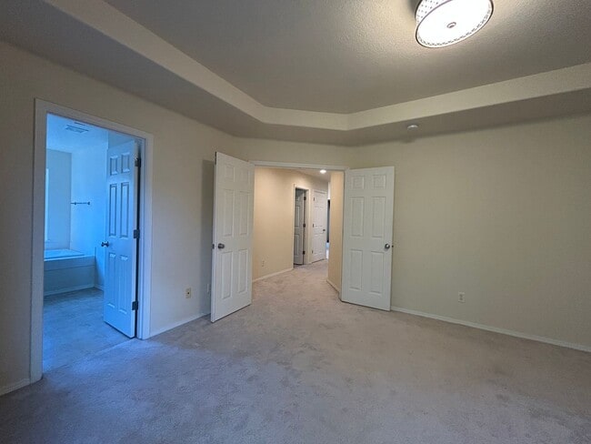 Building Photo - Spacious 4 Bedroom (plus den), 3 Bath Home...