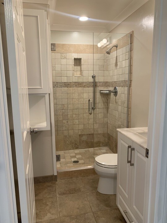 Building Photo - 4415 Stanbridge Ave