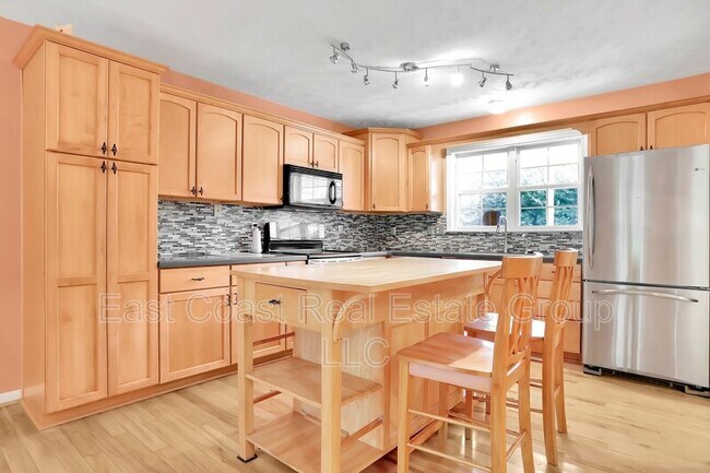 Building Photo - 184 Larkspur Ln