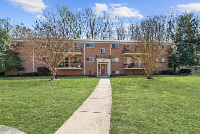 Building Photo - 2BD/2BA- Bethesda Condo in Parkside Community - Utilities Included