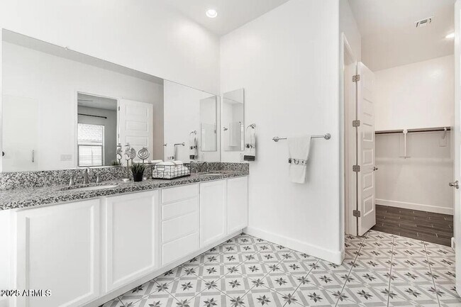 Building Photo - 352 W Glacier Bay Dr