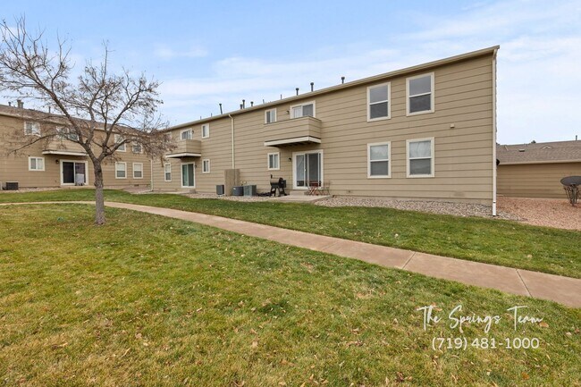 Building Photo - CHARMING 3BD/2BA CONDO featuring FRESH UPDATES - Security Deposit Waiver Available