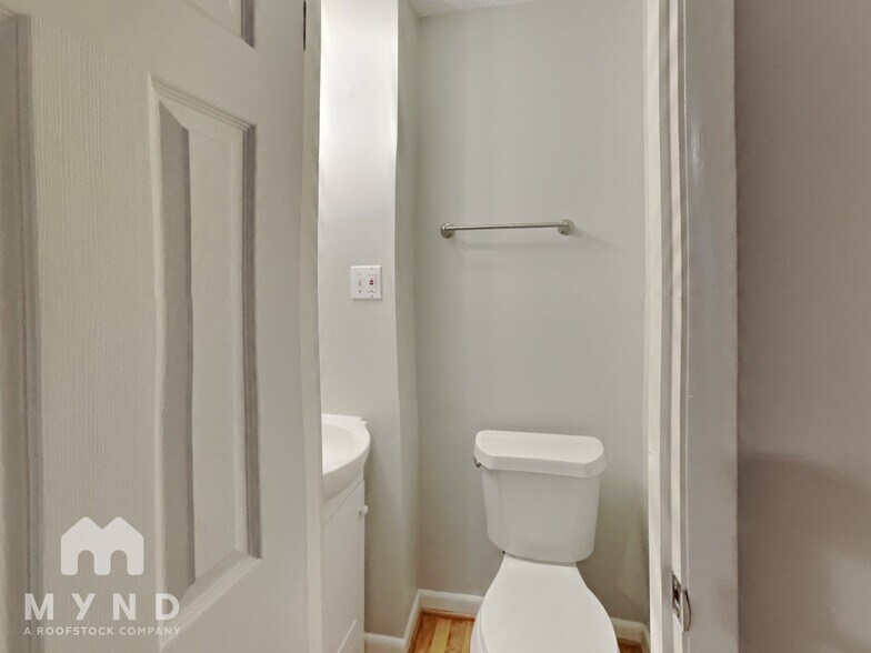 Building Photo - 4361 Silver Lake Rd