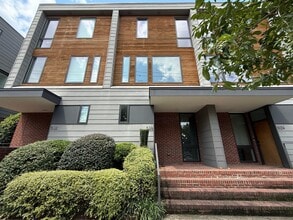 Building Photo - Premier 2BD, 2.5BA Downtown Raleigh Townho...