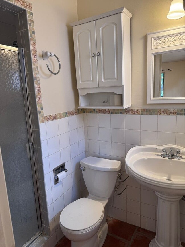 Building Photo - 3 Bedroom, 2 Bathroom Home near Washington...