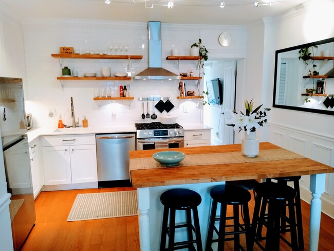 Modern Kitchen - 2112 E York St