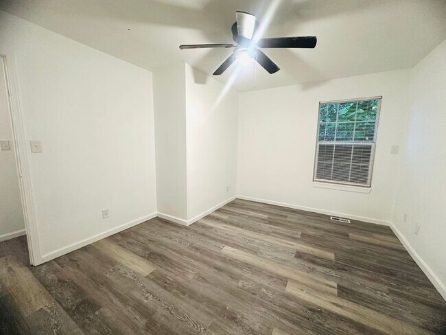 Building Photo - 746 Edgemont Ave