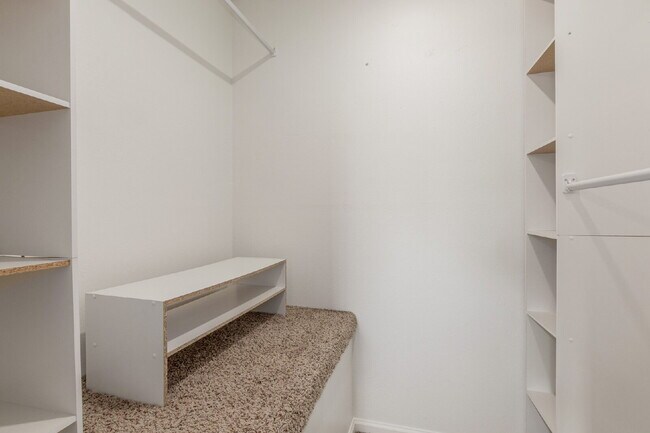 Building Photo - Lovely Three bed / Two bath for rent