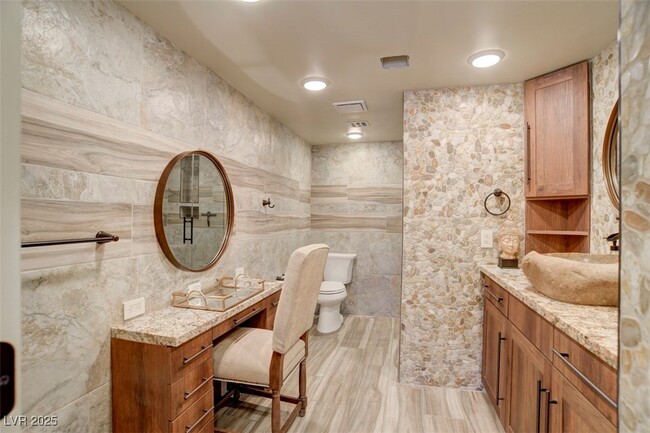 Building Photo - 555 E Silverado Ranch Blvd