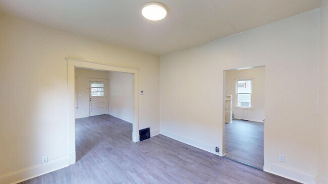 Building Photo - 210 Perry St