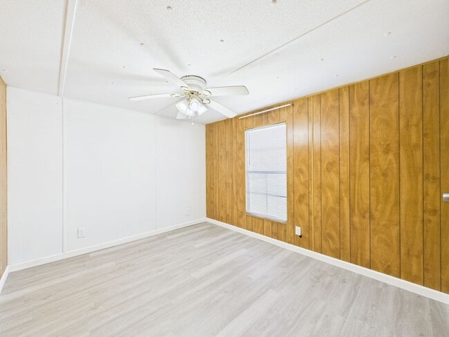 Building Photo - 3 Bedroom, 2 Bathroom Rental