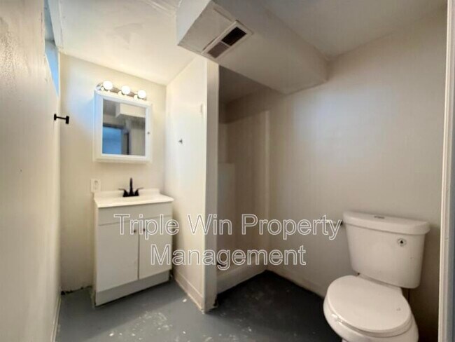 Building Photo - 2257 Luxmore Dr