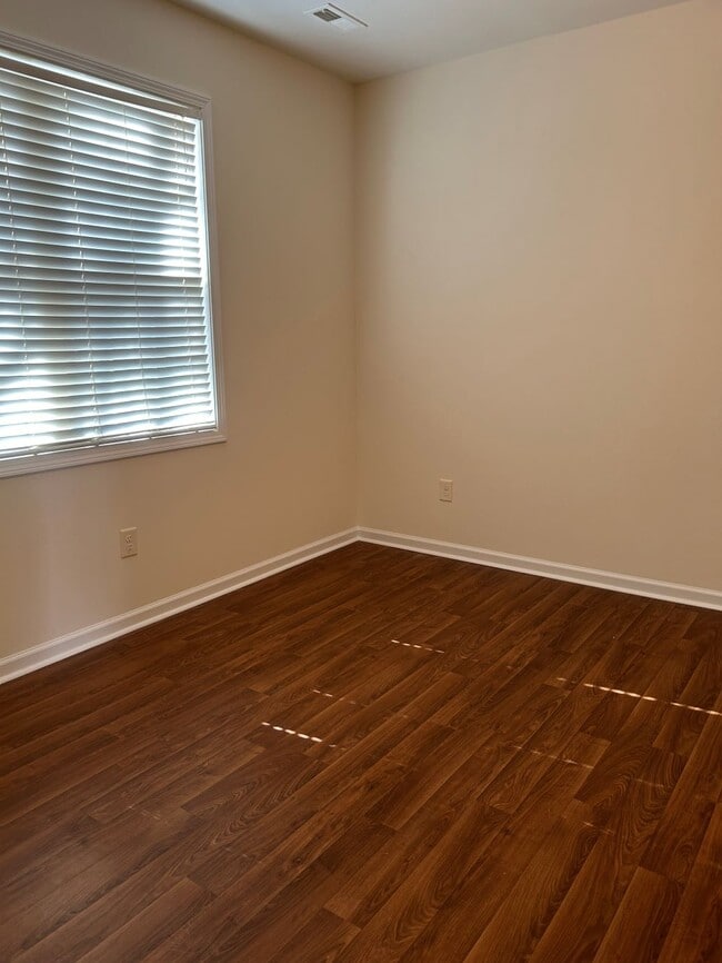 Building Photo - 2099 Oak St