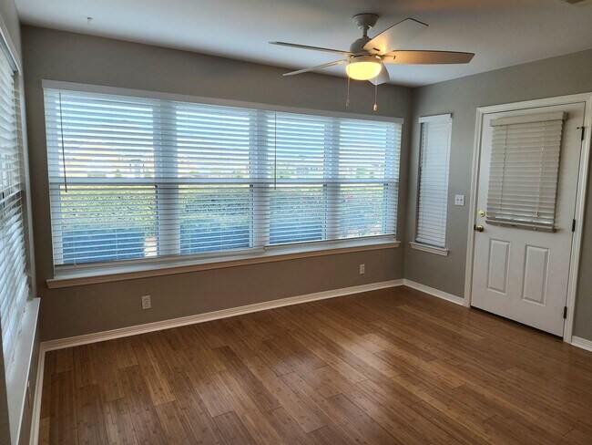 Building Photo - 2/2 Home in Lakeview Villas!