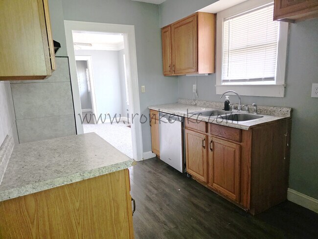 Building Photo - 2120 E 68th Terrace