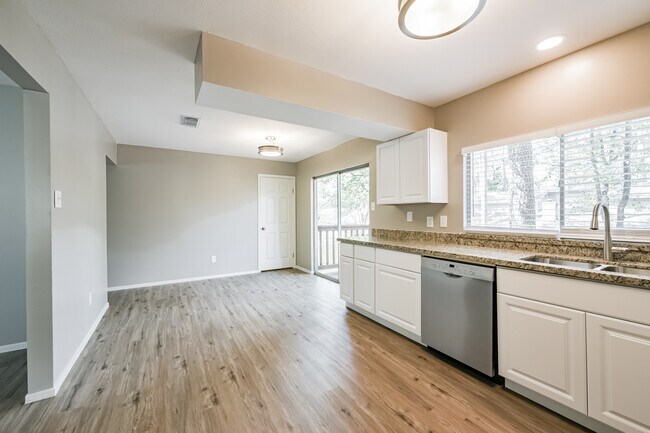 Building Photo - 2051 Oak Shores Dr