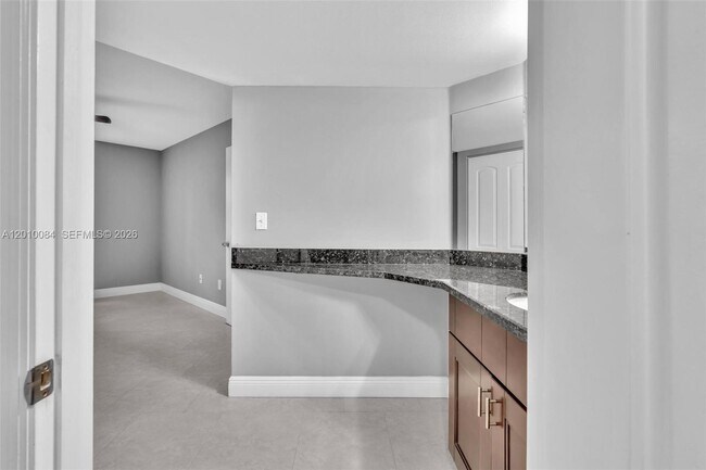 Building Photo - 2881 N Oakland Forest Dr