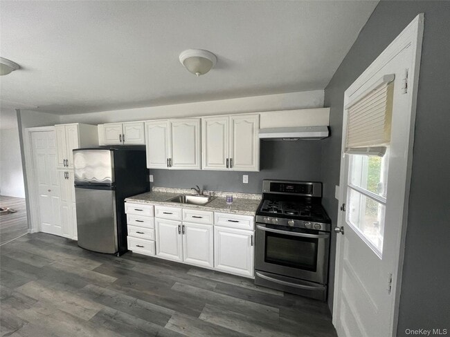 Building Photo - 173 Sugarwood Ln