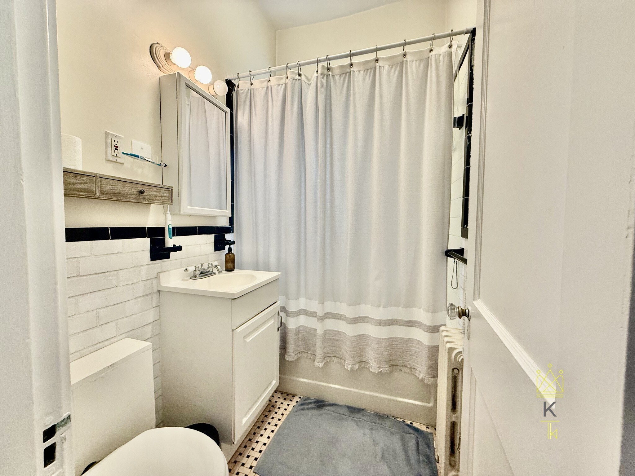 Building Photo - 1477 Beacon St