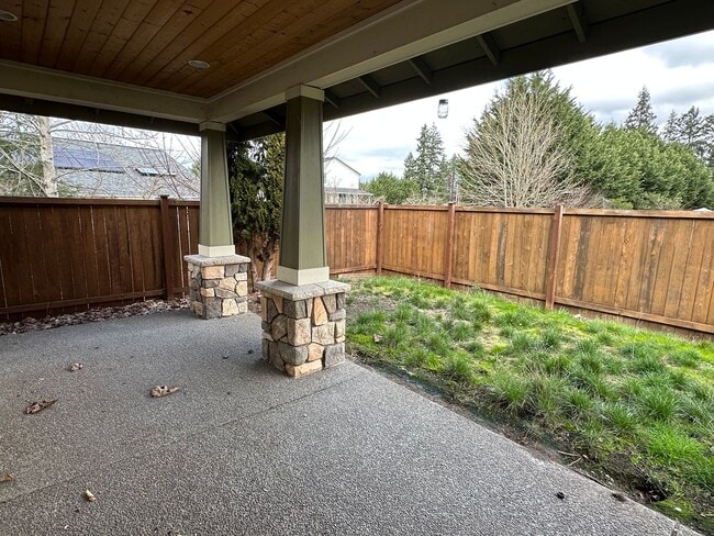 Building Photo - Vaulted Ceilings & Loft – Charming 3 Bedroom Home