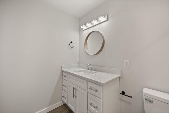 Building Photo - B2 Nasim Way