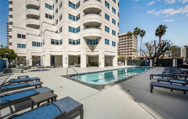 Building Photo - 525 E Seaside Way