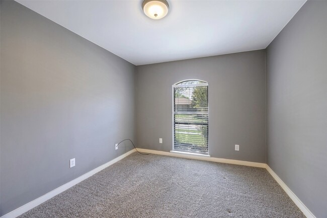 Building Photo - 2412 Ables Dr