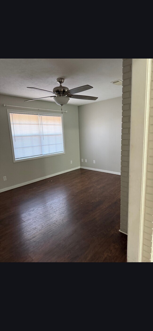 Building Photo - 619 Cherokee Rd