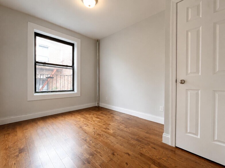 Building Photo - 571 W 159th St