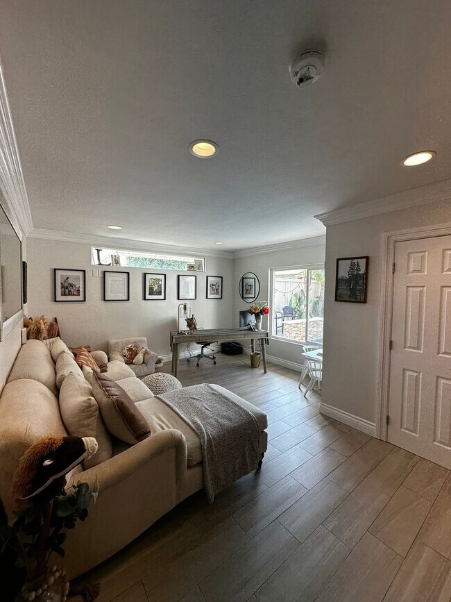 Building Photo - Gorgeous 3-Bedroom 2 bath Home with Pool A...