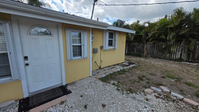 Building Photo - Charming 2BR/2BA Annual Rental in Southgate