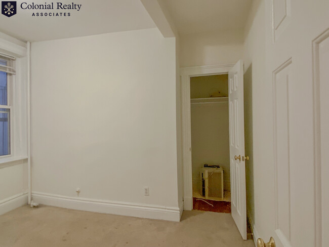 Building Photo - 6 Camelot Ct