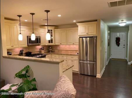 Building Photo - 64 Holly Dr