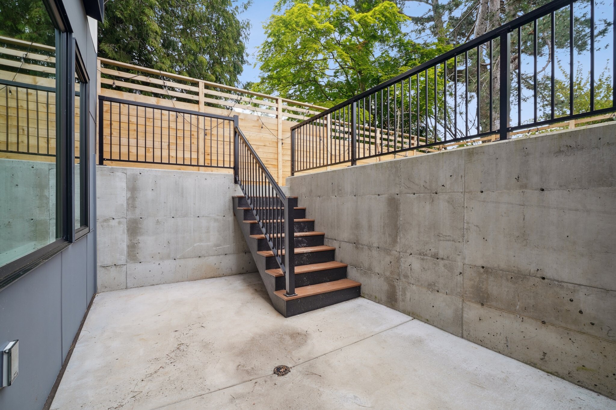 Building Photo - 2713 W Howe St