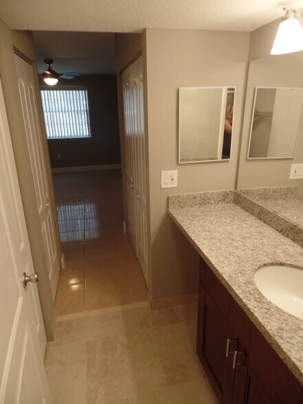 Building Photo - 2890 N Oakland Forest Dr