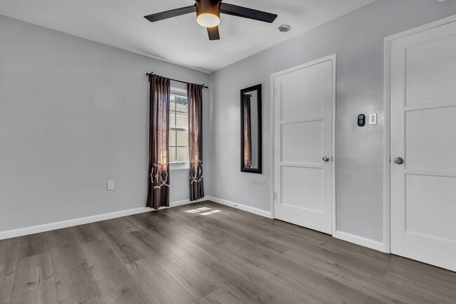 Building Photo - 6415 W 87th St