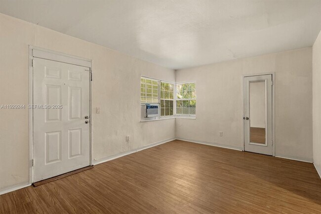 Building Photo - 4410 NE 2nd Ave