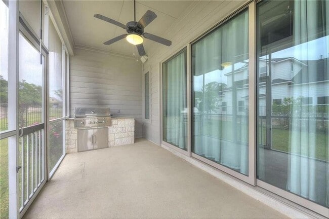 Building Photo - 203 Ancient Oak Way