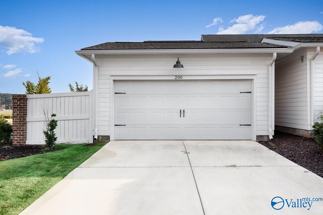 Building Photo - 200 St Louis St