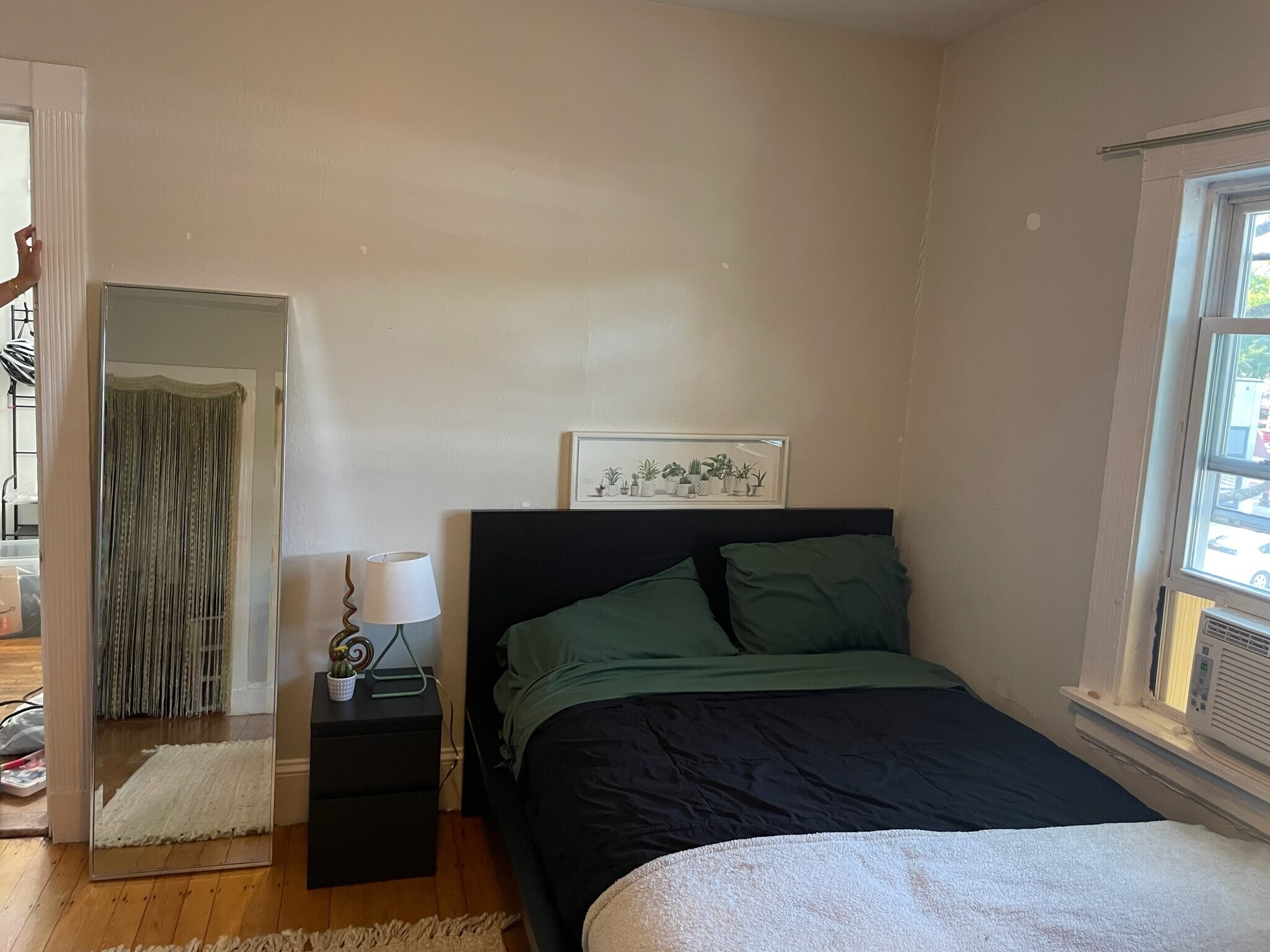 Building Photo - 76 Linden St